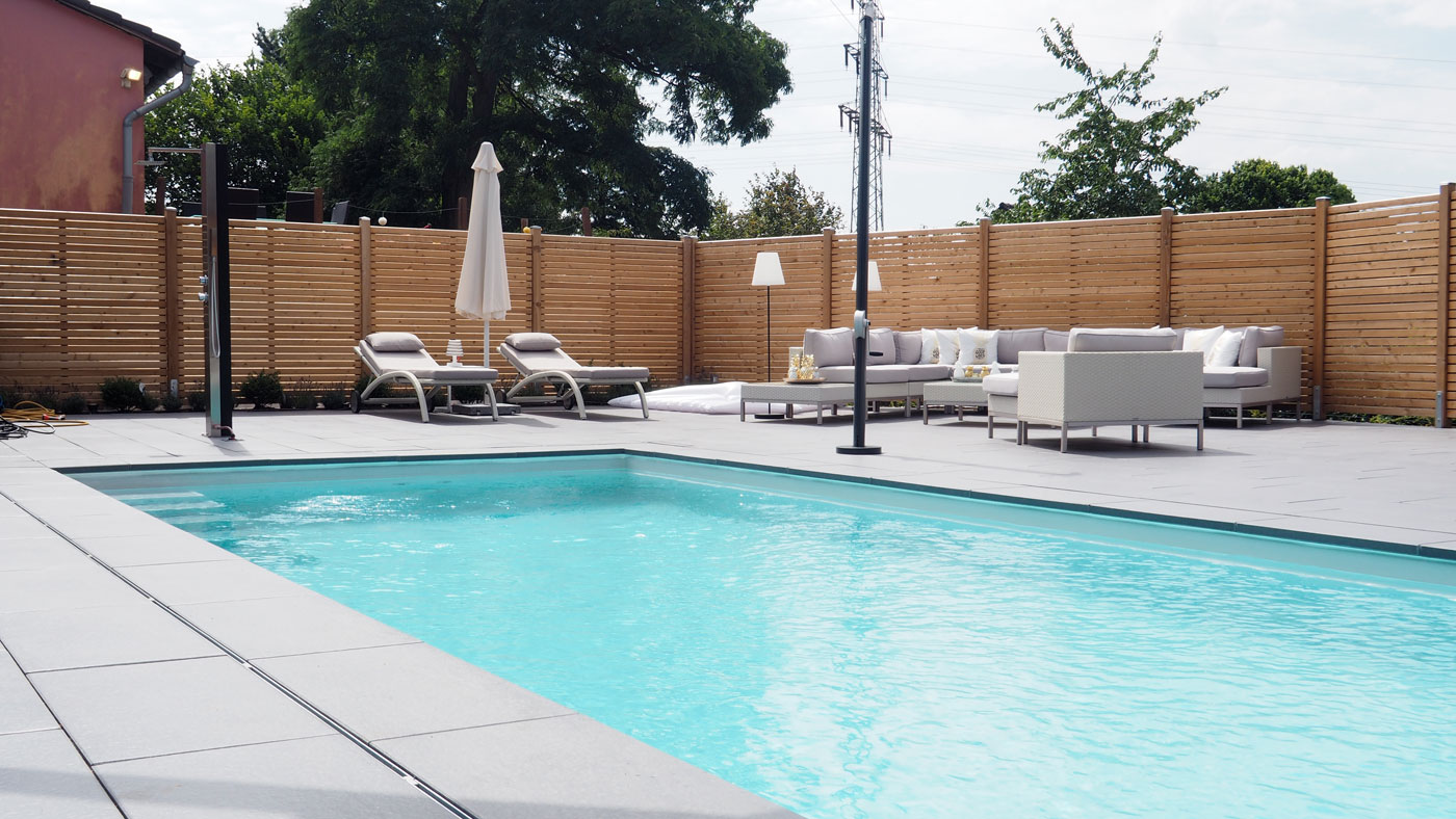 Pool Launchbereich - Erholung vom Alltag Pool Launchbereich - Erholung vom Alltag